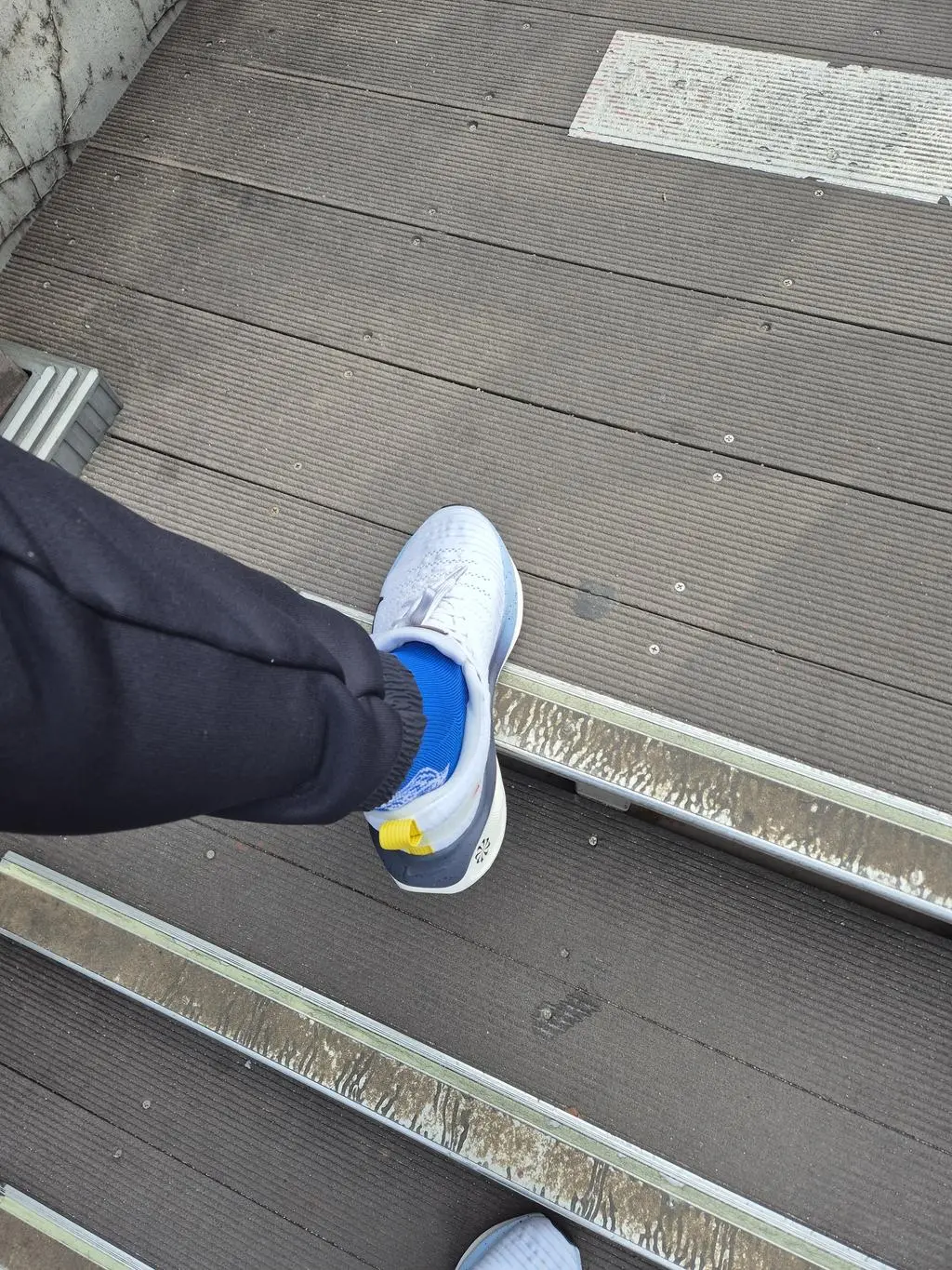 제가 신어보고 너무 좋아서 지인에게 선물했습니다
