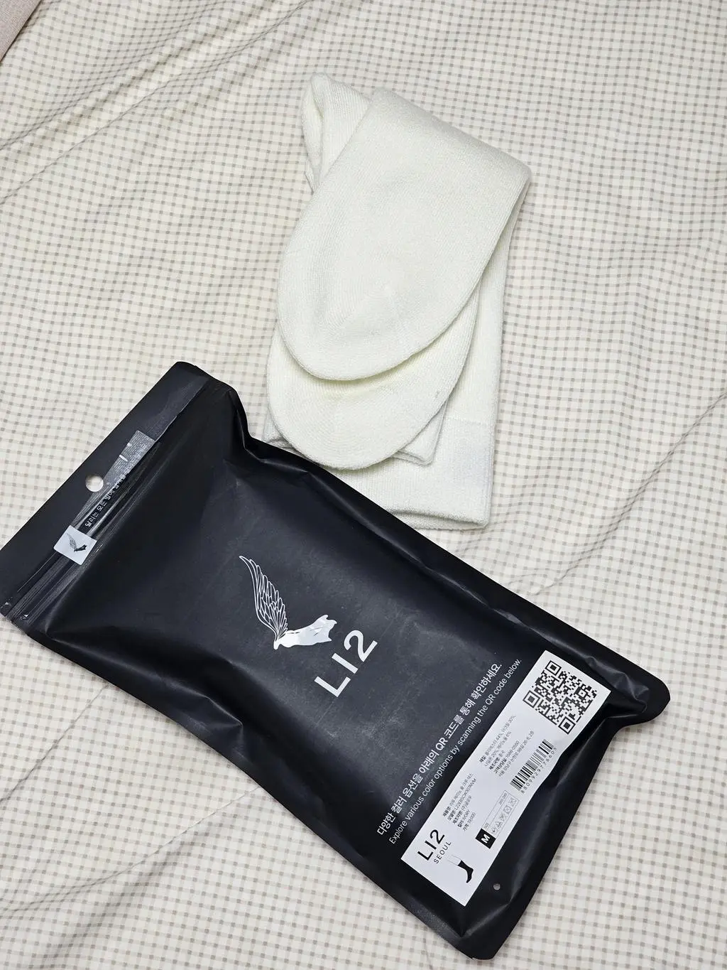 일단 오자마자 바로 신었는데 
