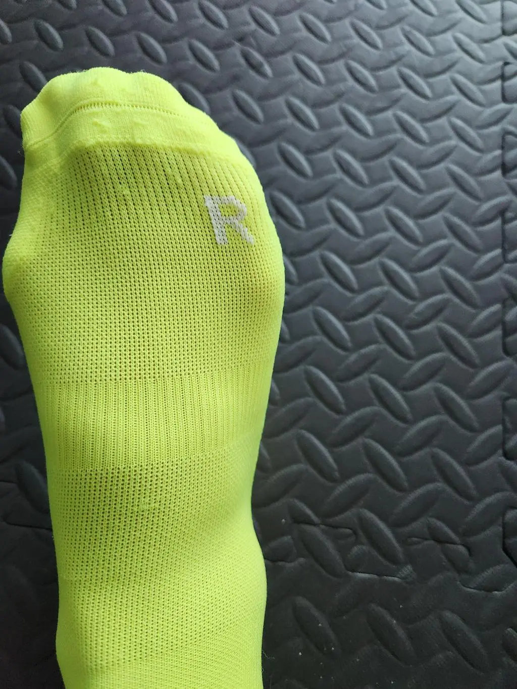 저는 양말은나xx.아xx을 주로신었는데 이가격에  엄지쪽쿠션덧뎀이나 발전체잡아주는 쫀