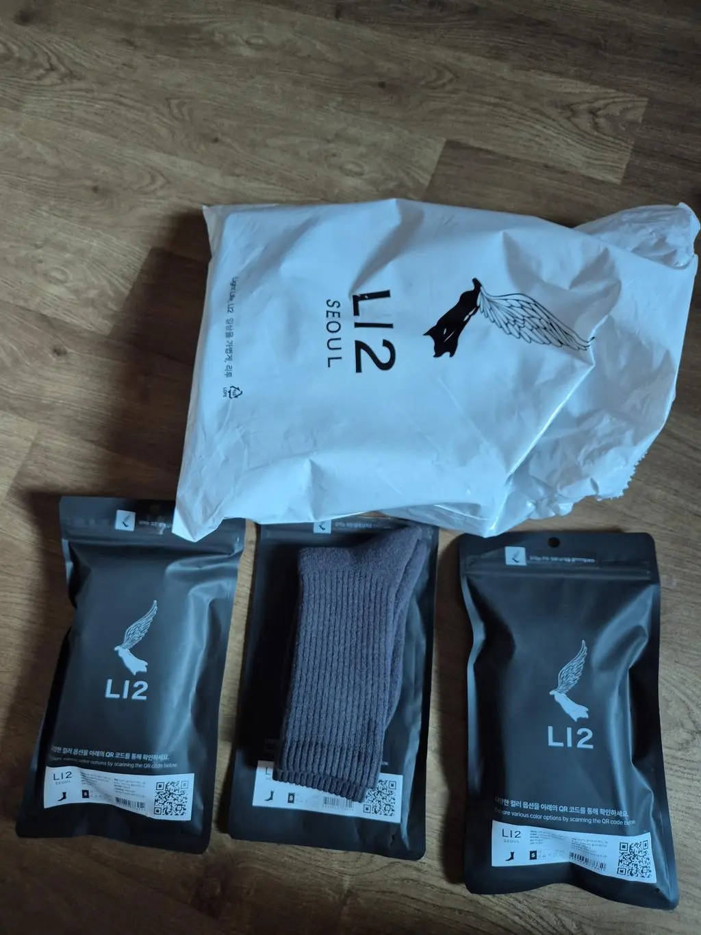 발이 시큰거리고 바늘로 찌르듯 따갑고 아팠는데 신고나서 많이 좋아졌습니다
