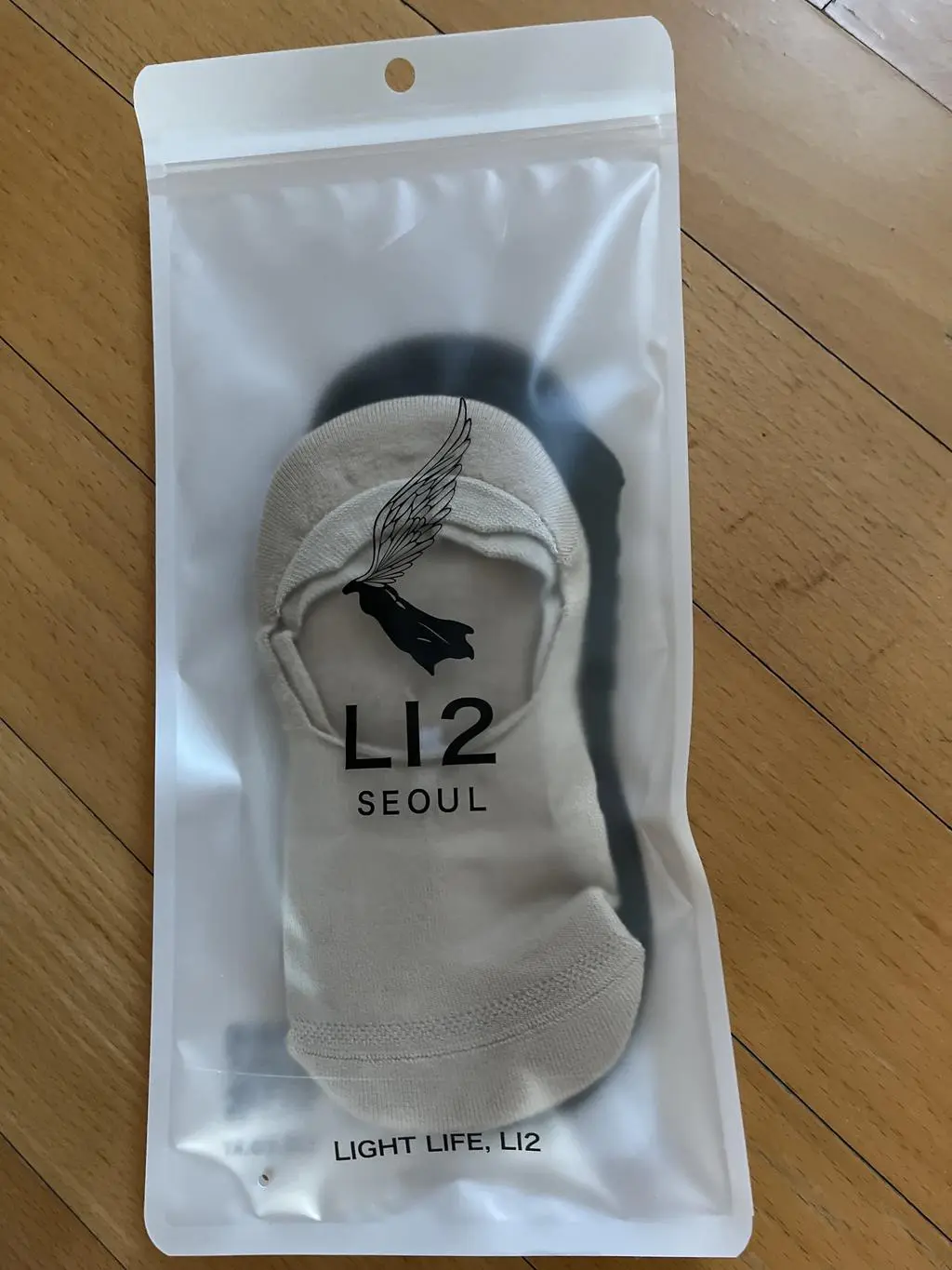 먼저 구매해보고 맘에들어 행사할때 더 구매하게되었네요 발바닥 느낌이 너무 좋아요 쫀