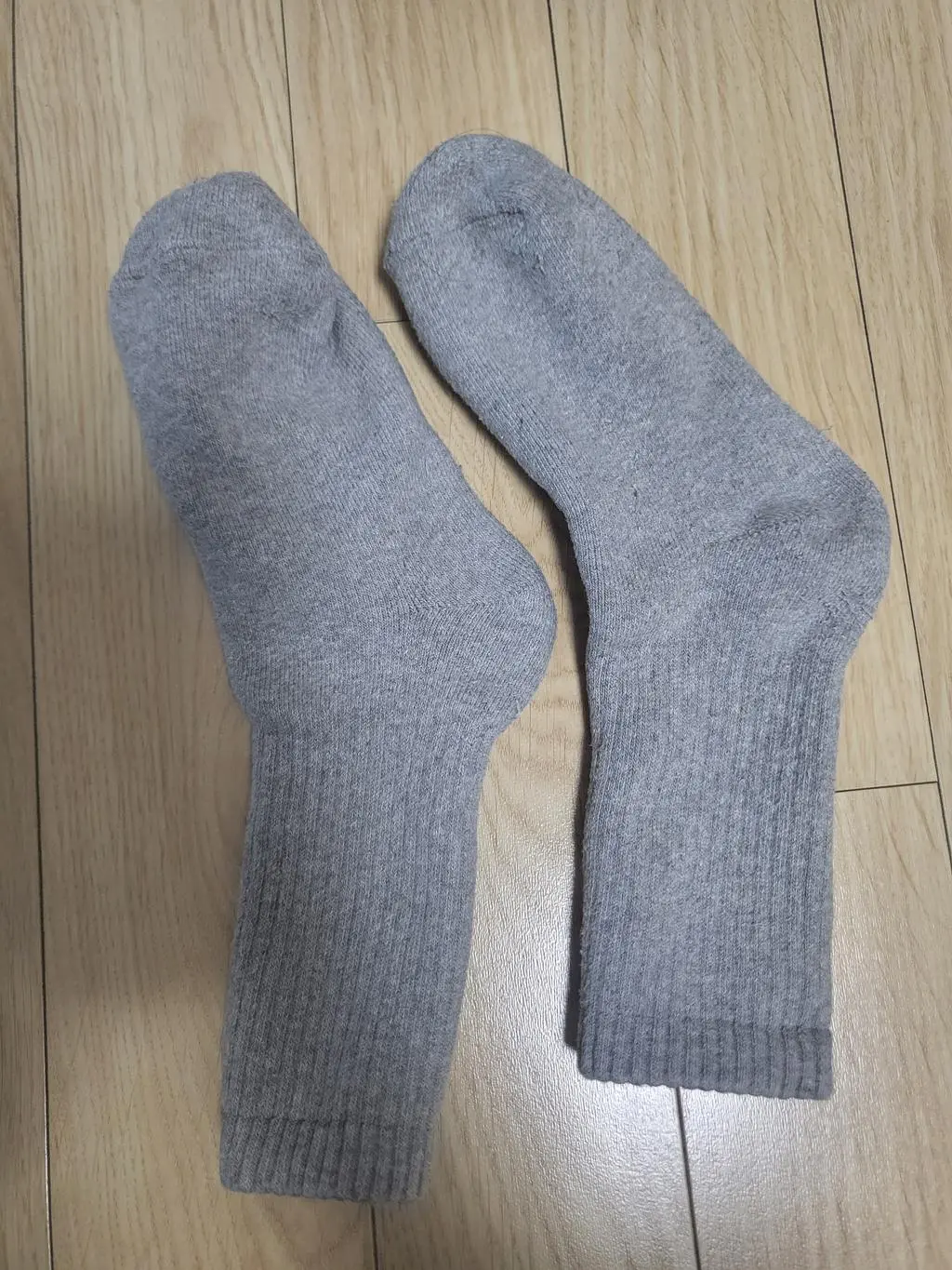 지난번에 신어 보고 식구들거 더 샀어요
