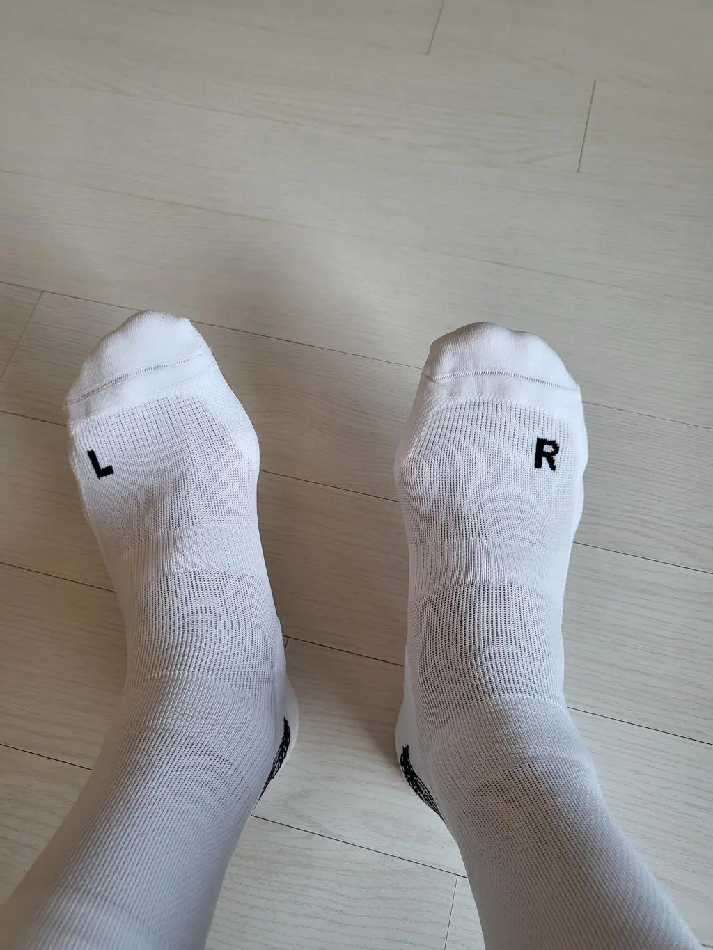 발을 탄력있게 감싸주어 
