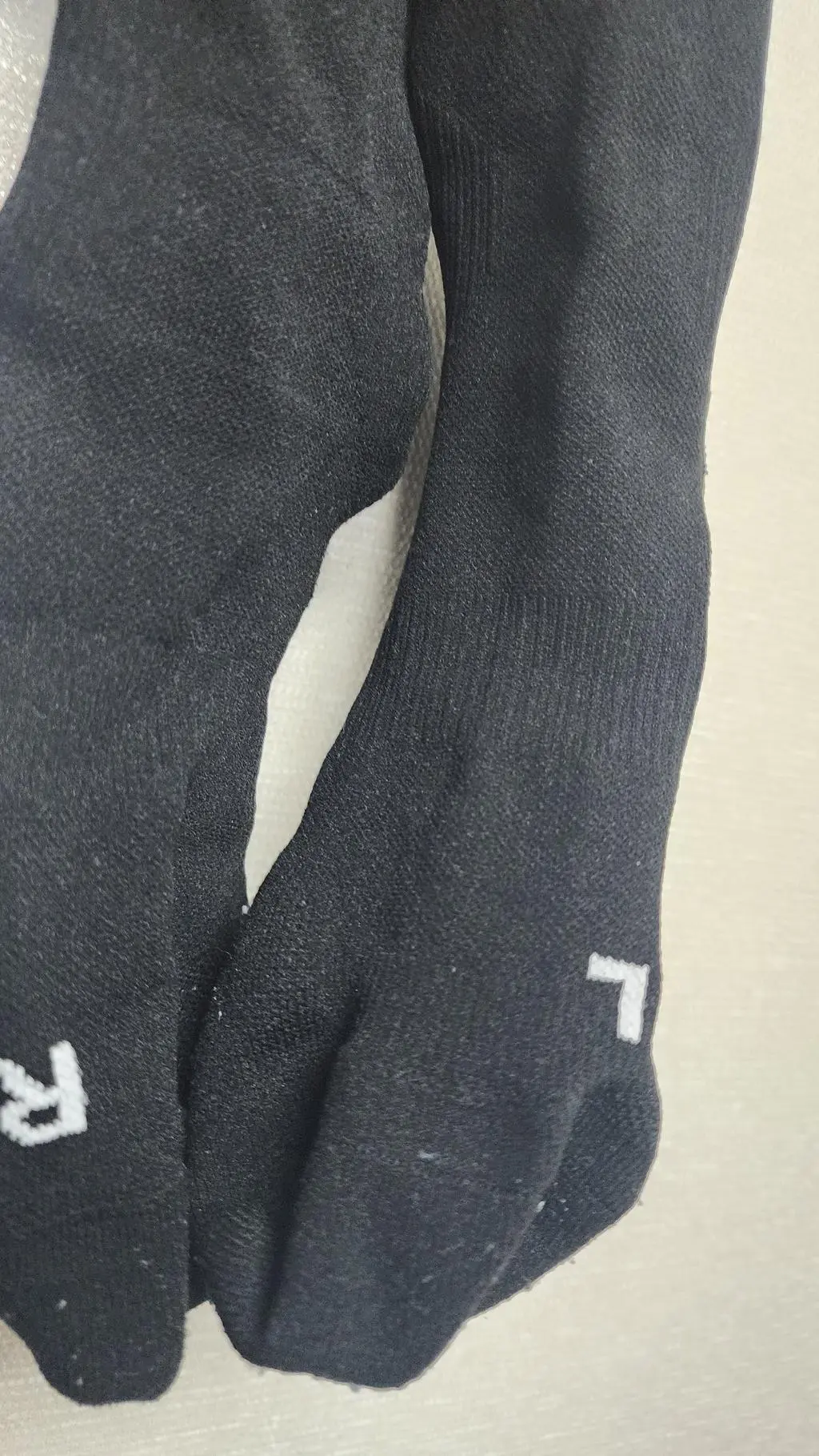 제 평소 신발 사이즈가 280인데 M으로 구입 후 착용하니 심한 압박감 등이 없어 불편하