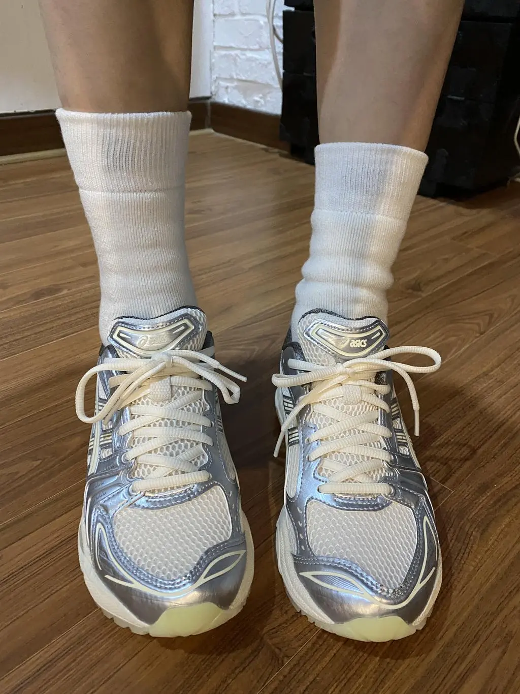 운동화가 ㅋㅋ 매쉬소재라 따뜻한 양말 찾다가 구매해봤네요.  우선 어그에 신어봤더니