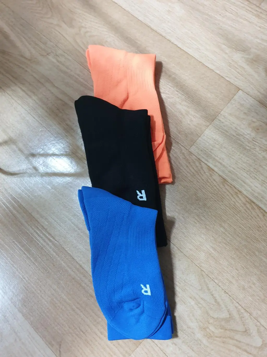 컬러풀하고. 엉청 쪼쫀쫀~  합니다. 부위별로 구션감도 매우 좋네요. 아직 일회 착용 이