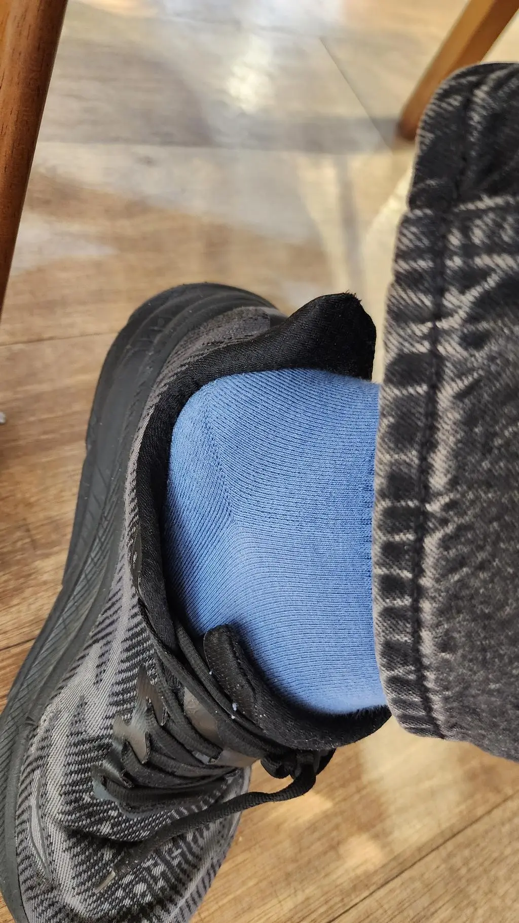 쫀쫀하고 바닥에 살짝 쿠션감이 있어서 좋네요