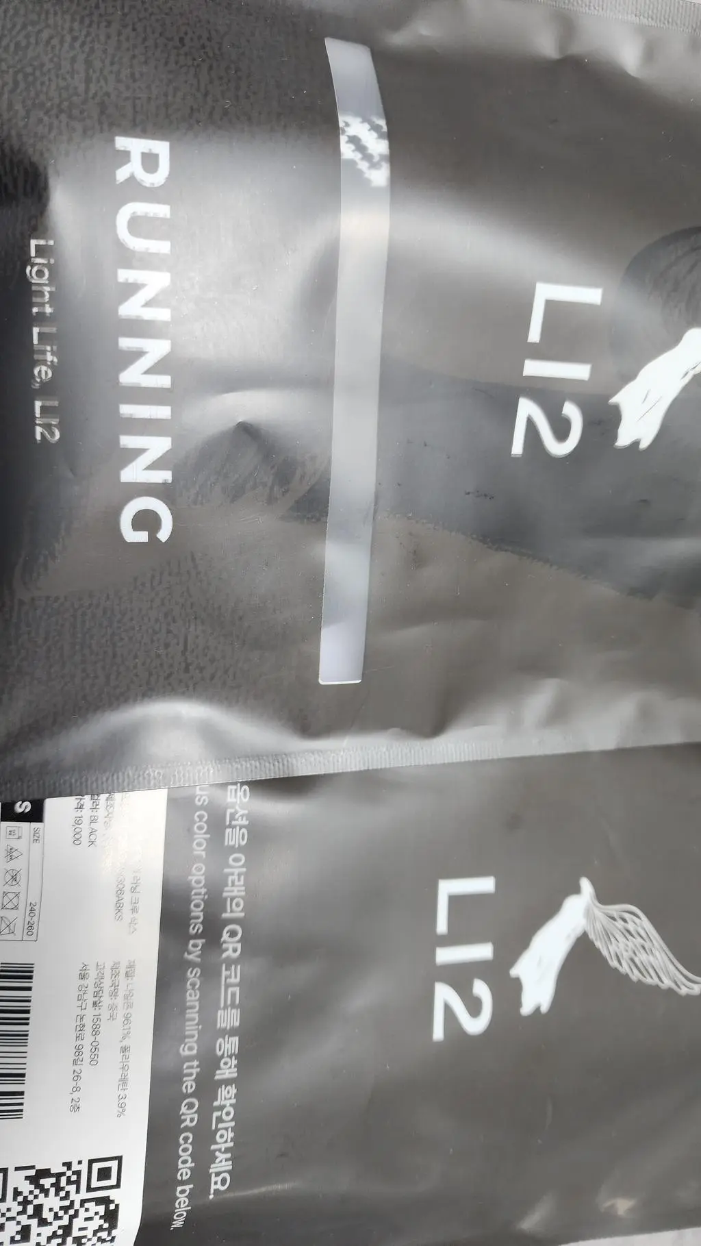 러닝용으로 마음에 들어 와이프 용으로 더 구매했습니다