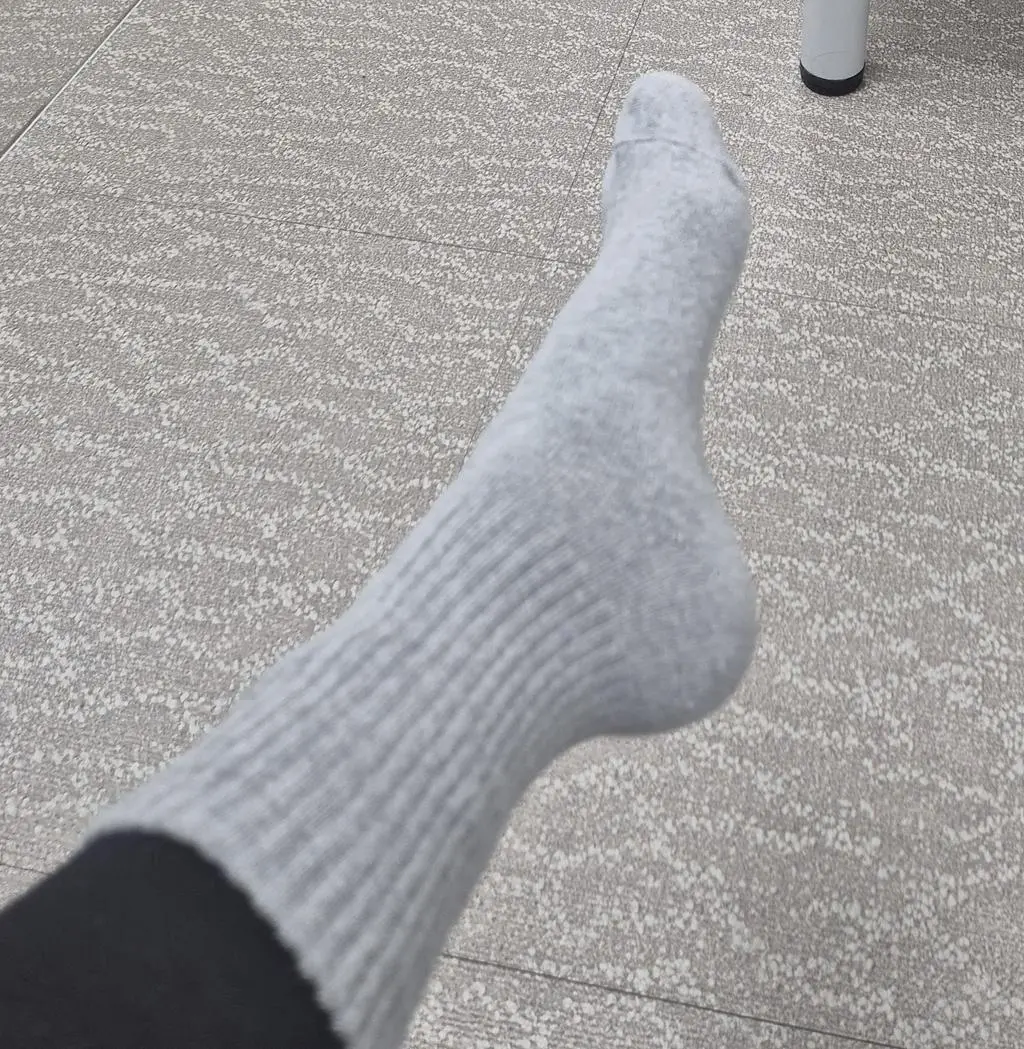 완전 따뜻^^발240인데 조이지않고 편안하네요
