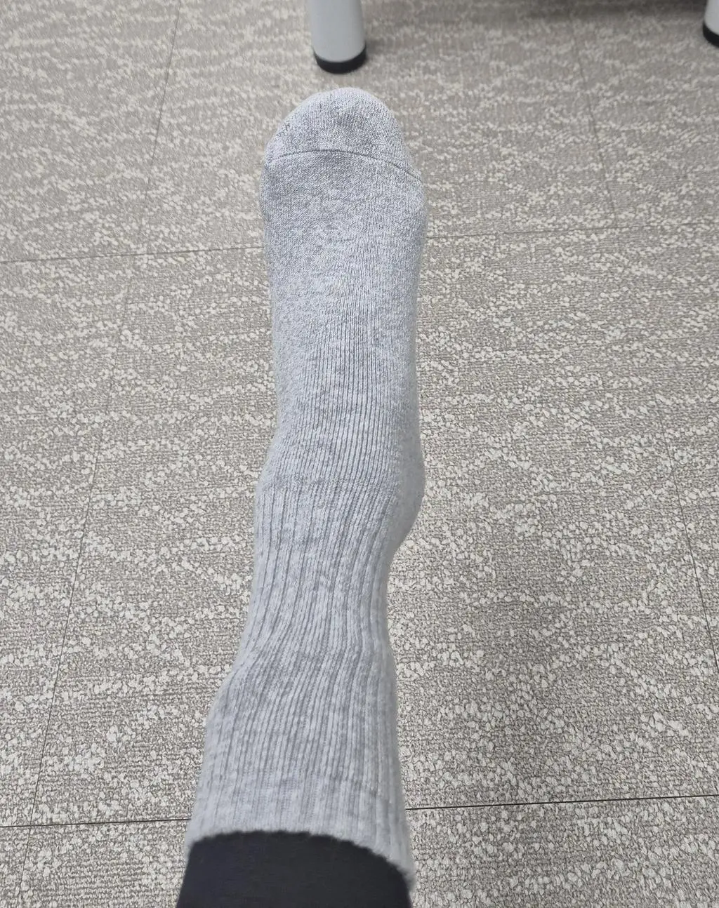 완전 따뜻^^발240인데 조이지않고 편안하네요
