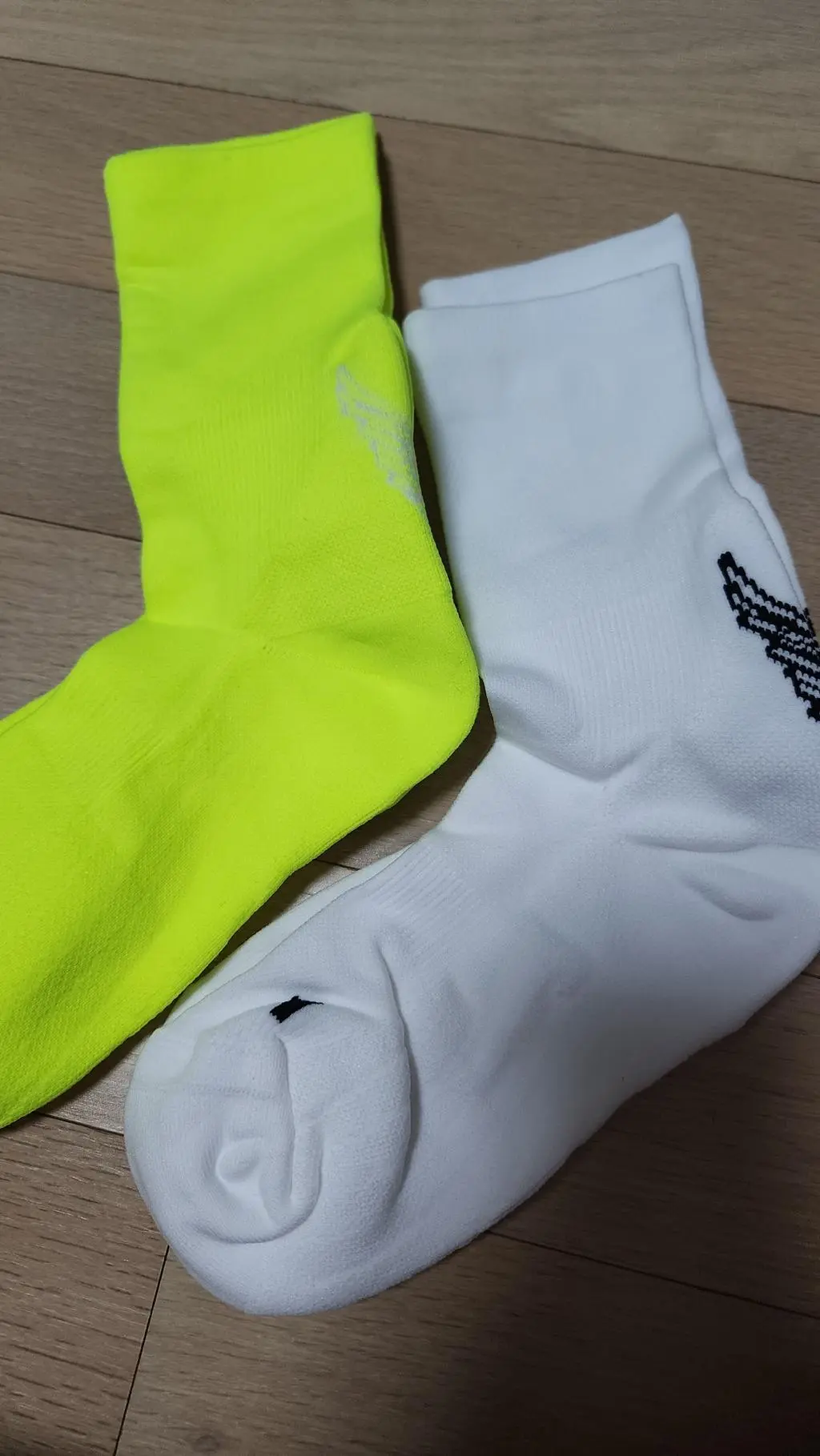 와이프를 위해 마련한 리투 러닝삭스...땀 흡수 및 쿠션감이좋아 발의 피로도가 확실히