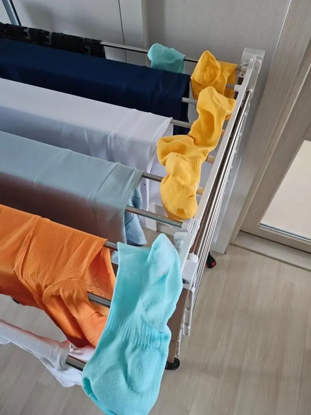 단거리 스프린트 보다는 중장거리용에 어울릴듯하네요. 색상이쁘고 세탁 한번 돌렸는데