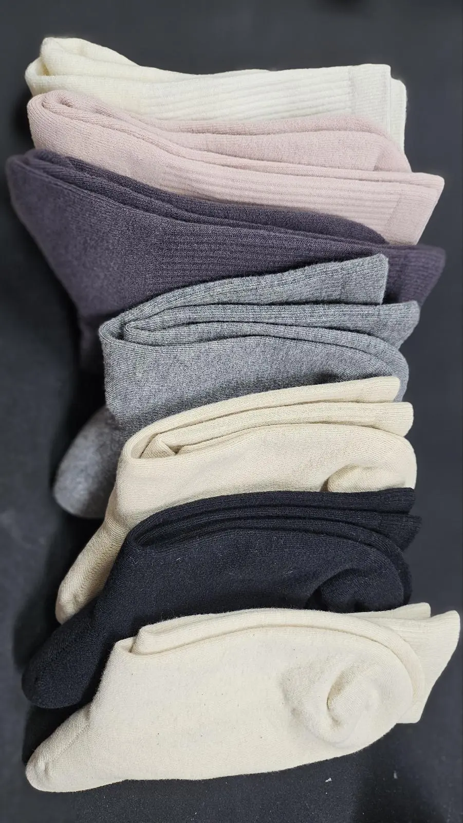 재구매:)  보드랍고 자꾸 손이가는 양말이예요! 
