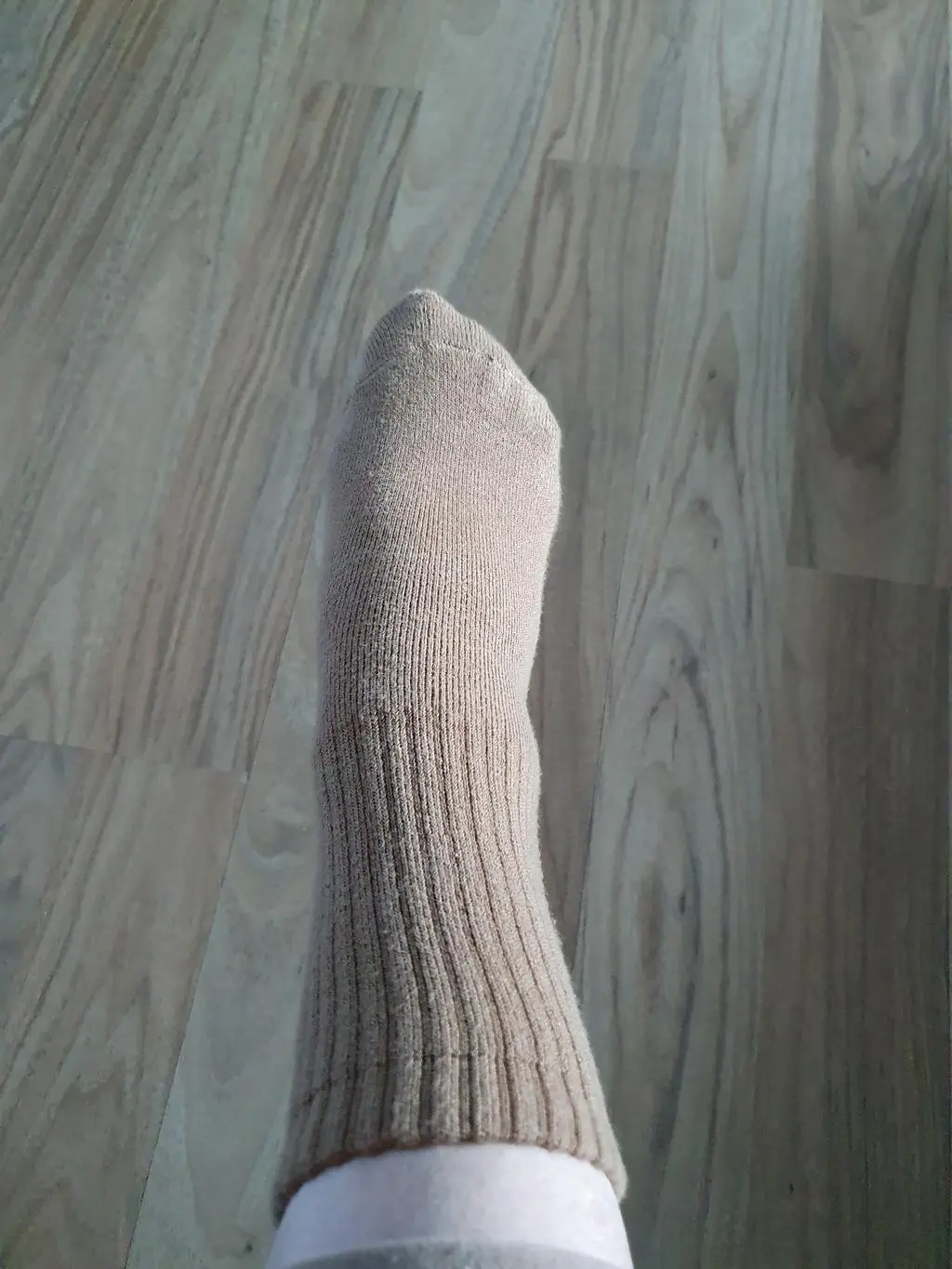 하루종일 신어도 뽀송뽀송 발도 편해요 특히 발목부분 쫀쪽해
