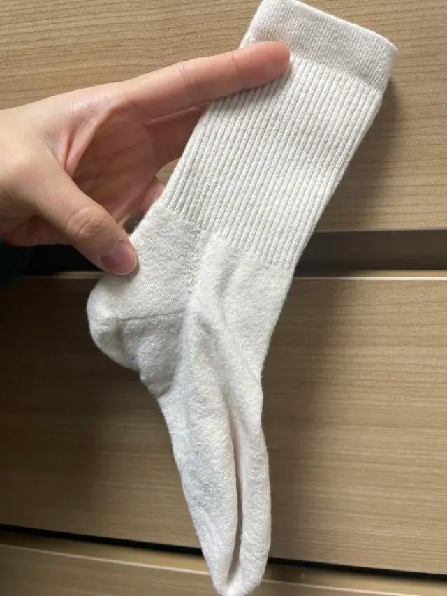 짱짱하고ㅠ보풀 안일어나는 양말 찾고있었는데 잘산거같아요 보풀은 조금 일어나네오
