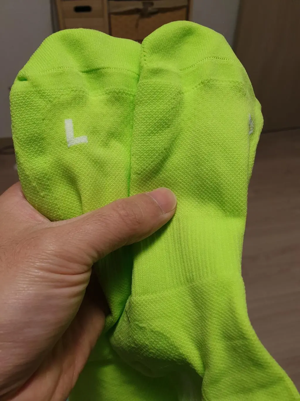 만듦새가 인체공학적이지 않고 좀 불편해요.