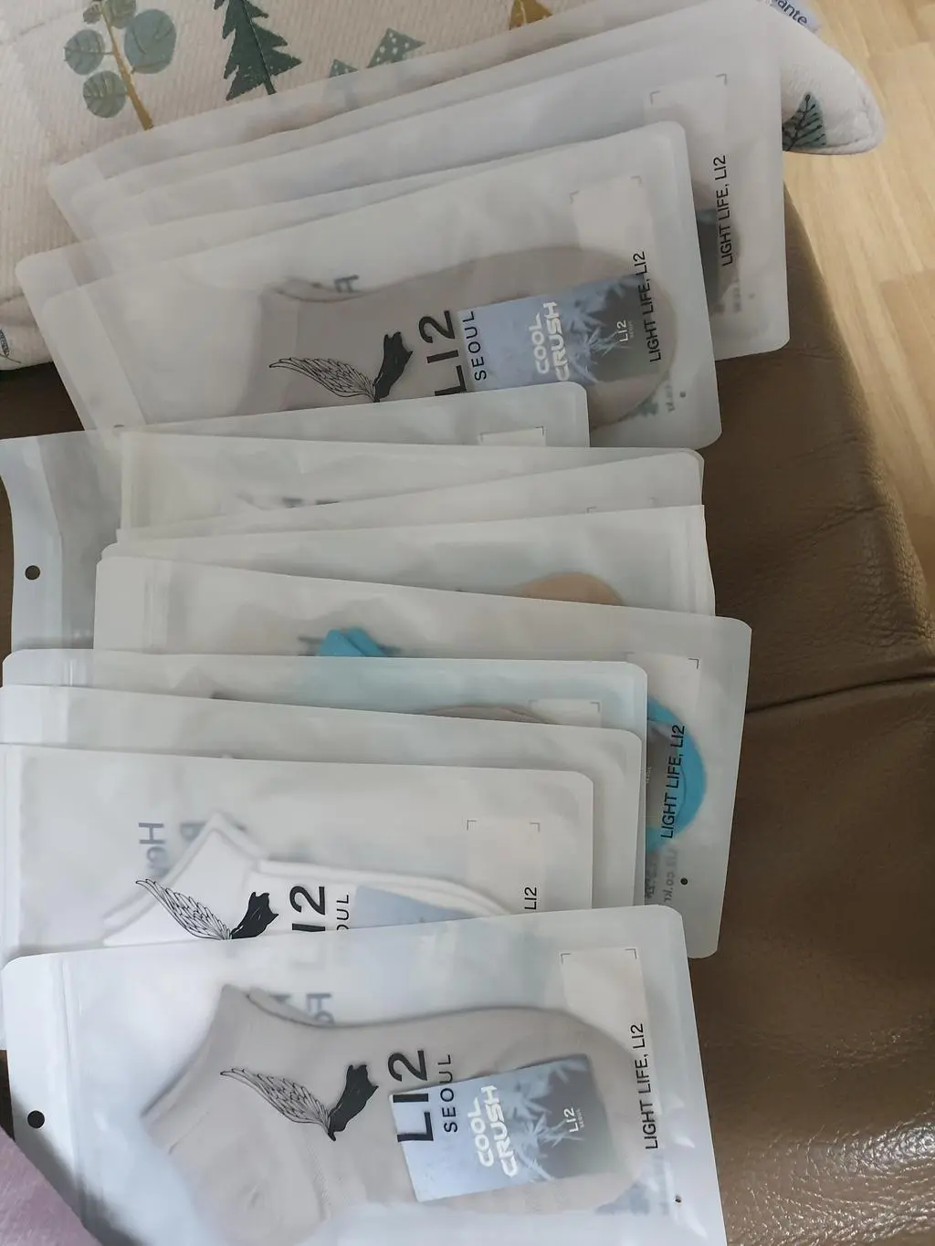 얇은 양말 필요할때 샀어요 봄 여름 두르 잘 신을듯 합니다 색상이 다양하지 않아서 아