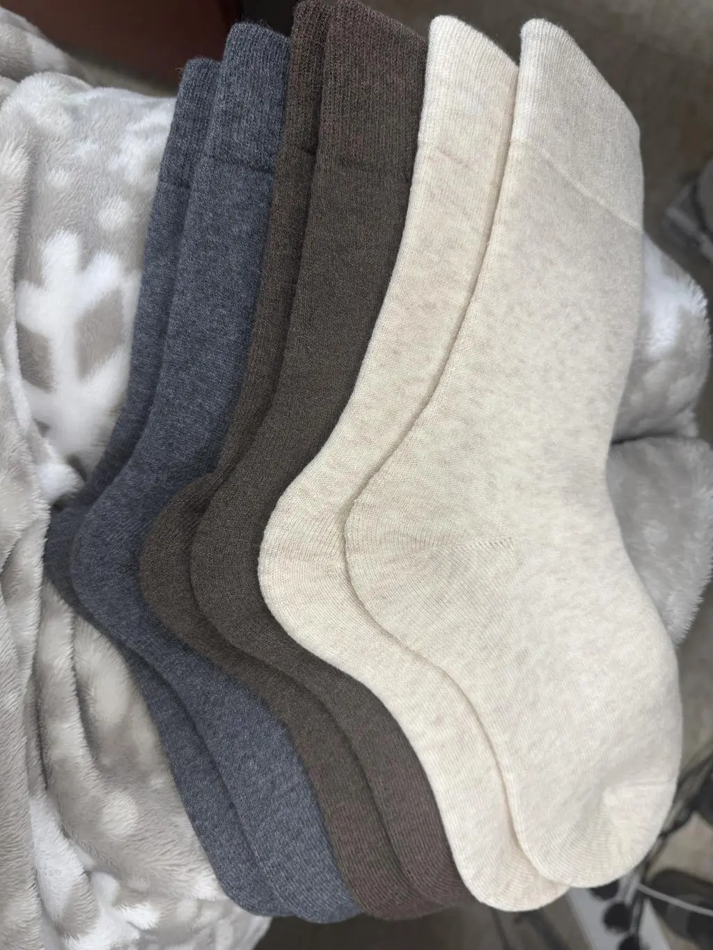 윔 기모 데일리 사서 신어보구 좋아 선물용 재구매하고 울 크루도 이번에 구매했어요  