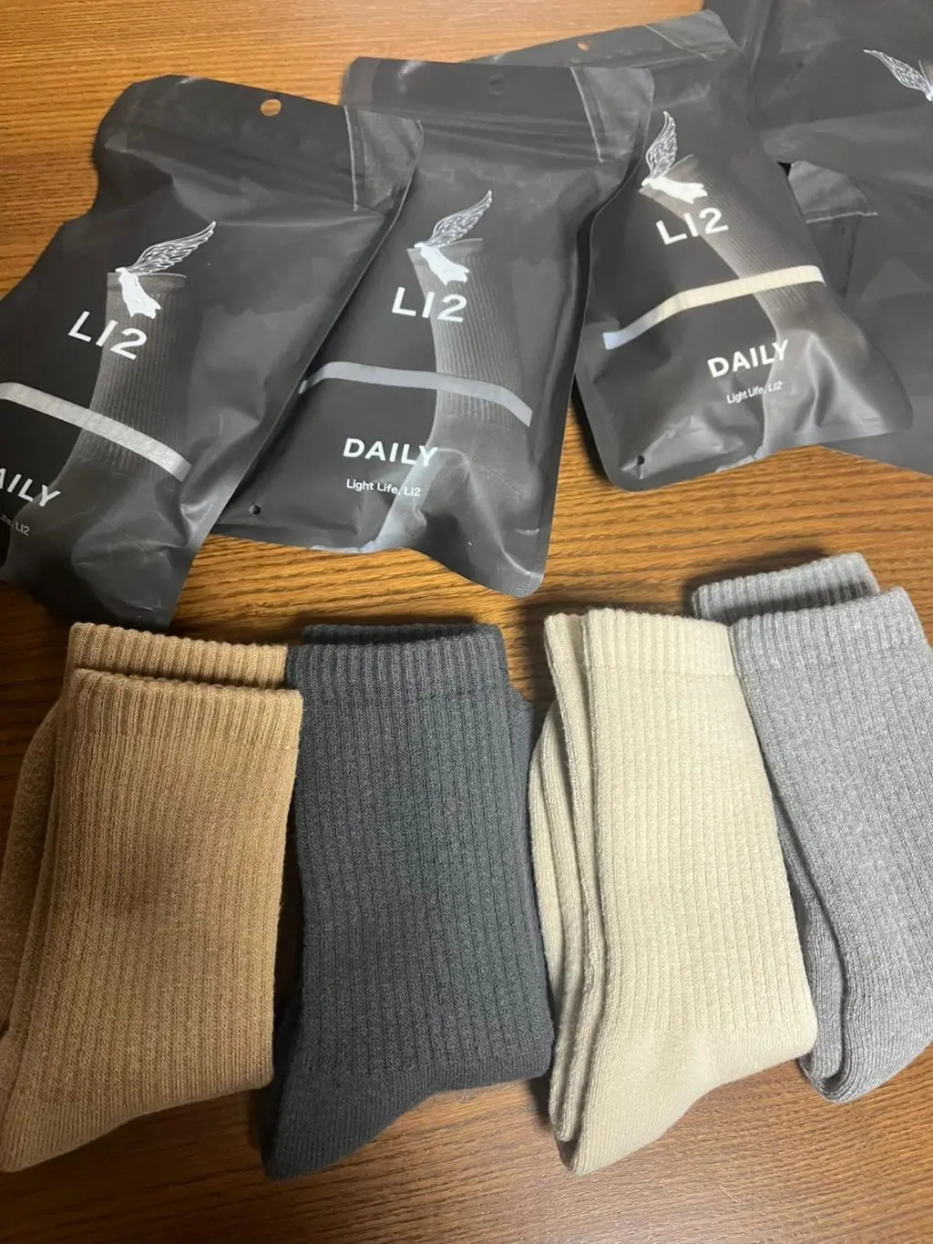 우연히 광고를 보고 겨울 양말이 필요해서 구매하게 됐는데 양말 너무 좋아요. 따뜻하고