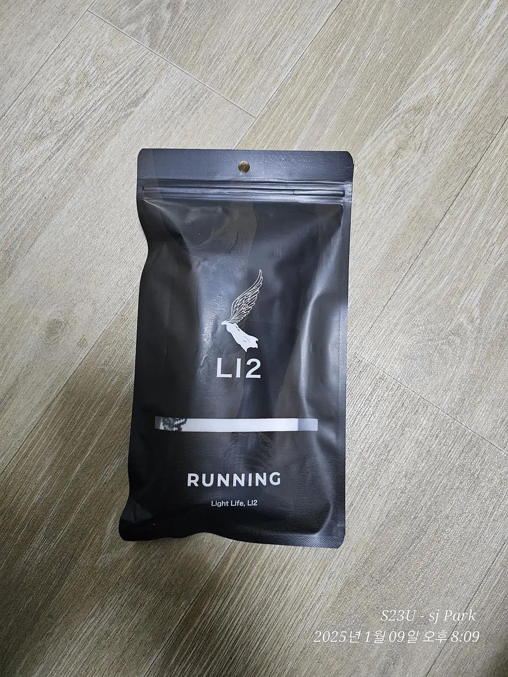 쫀쫀하니 발에 착 감기는 느낌  좋네요.
