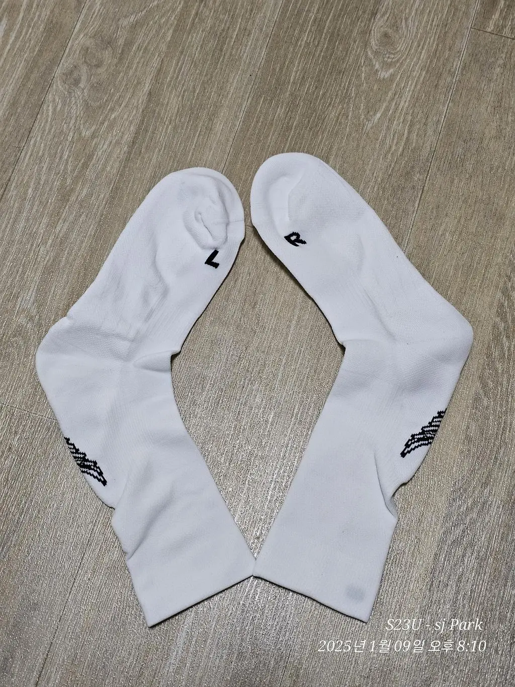 쫀쫀하니 발에 착 감기는 느낌  좋네요.
