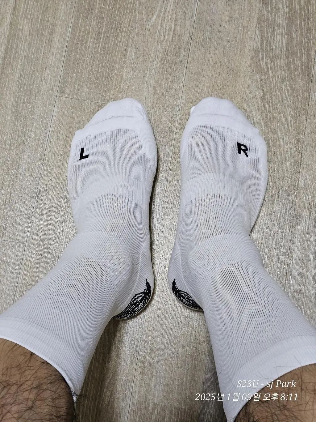 쫀쫀하니 발에 착 감기는 느낌  좋네요.
