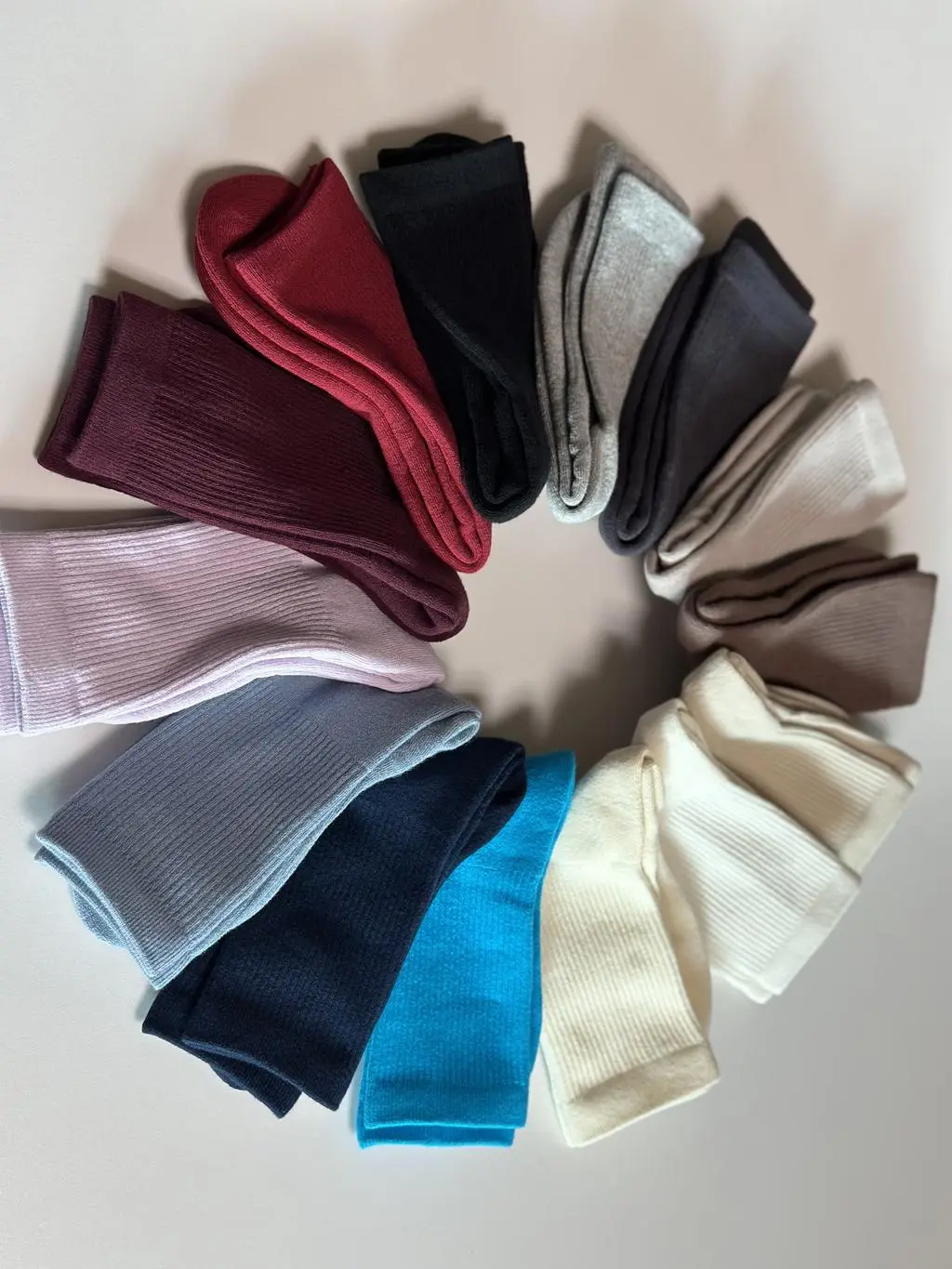 바닥 쿠션감이 좋아서, 하루종일 걷거나 운동하거나 해도 발바닥이 안 아프네요. 효과가