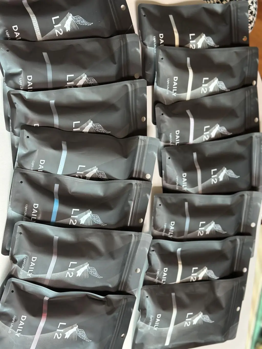 바닥 쿠션감이 좋아서, 하루종일 걷거나 운동하거나 해도 발바닥이 안 아프네요. 효과가