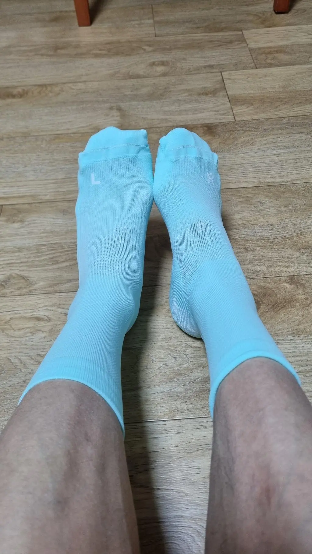 땀 흡수도 잘되고 물집도 안 생기고 러닝용으로는 최고의 양말입니다.