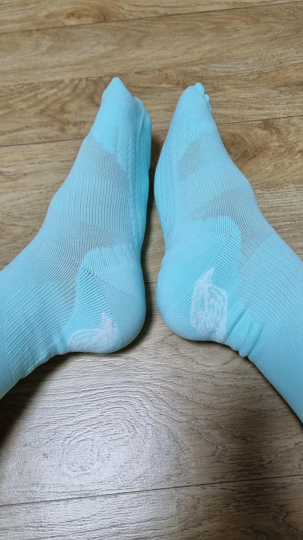 땀 흡수도 잘되고 물집도 안 생기고 러닝용으로는 최고의 양말입니다.