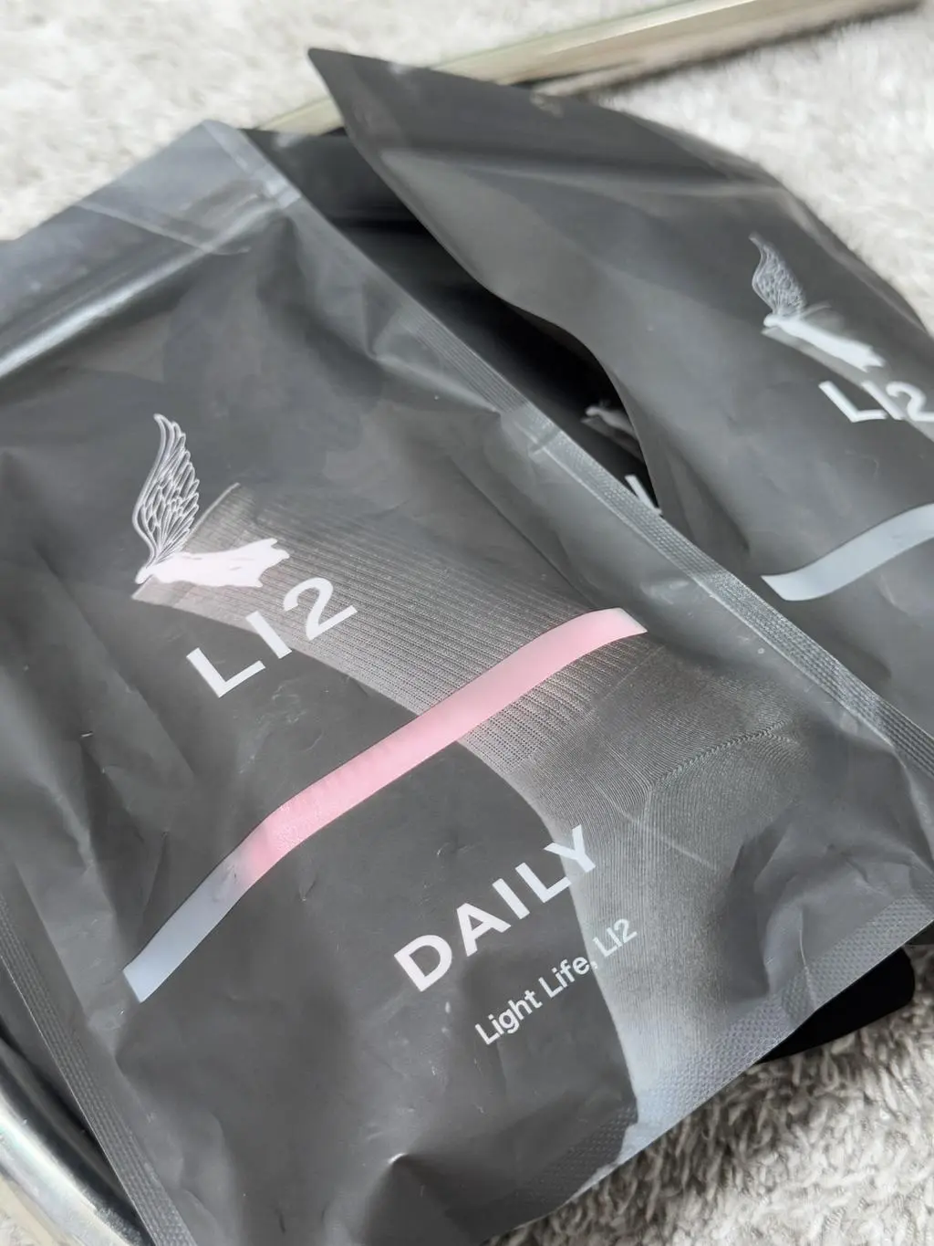 평발이라 평소에 자주 걷거나 딱딱한 신발 신으면 발날?이 엄청 아픈데 바닥에 쿠션감이