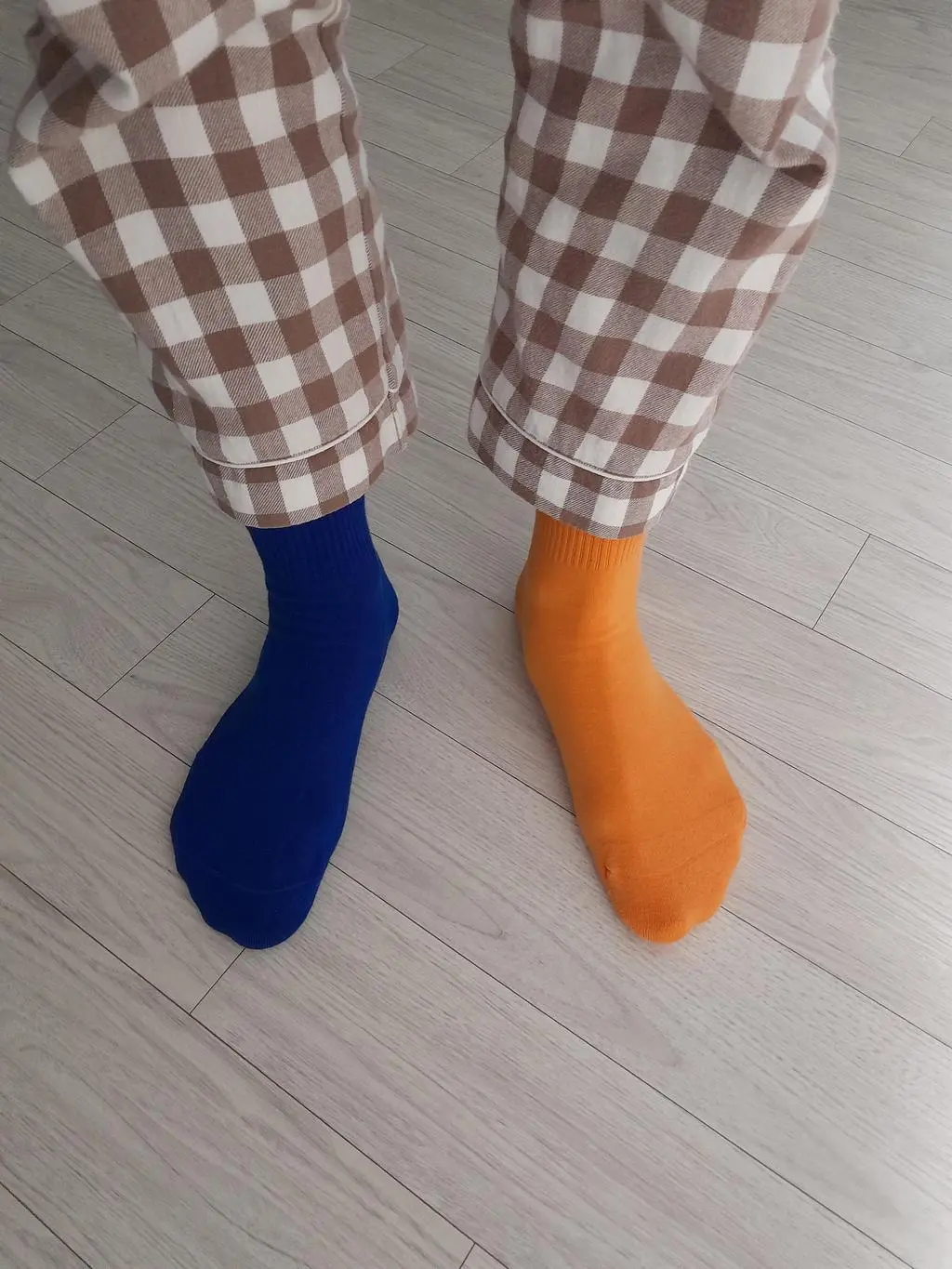 양말 두께가 정말 두껍고 포근하니 좋네요. 기모라고 해서 일반적으로 알고 있는 그런 