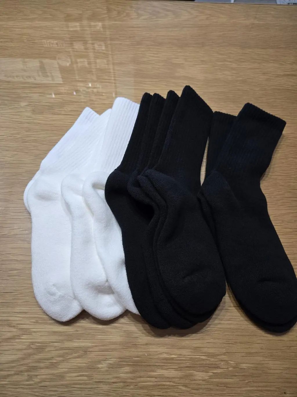 두껍고 발목도 쪼이지 않고 좋아요. 등산양말로도 좋네요.