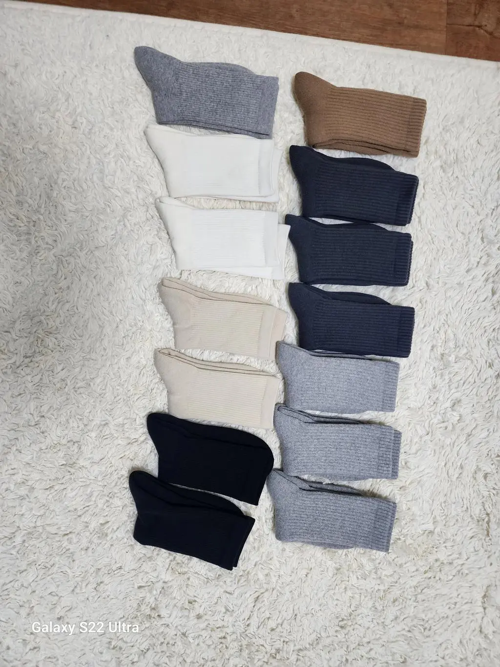 리투 양말 넘넘 좋아요  색상도  다양햐고 이쁘고  골라서  구매할 수 있고  착용감도 