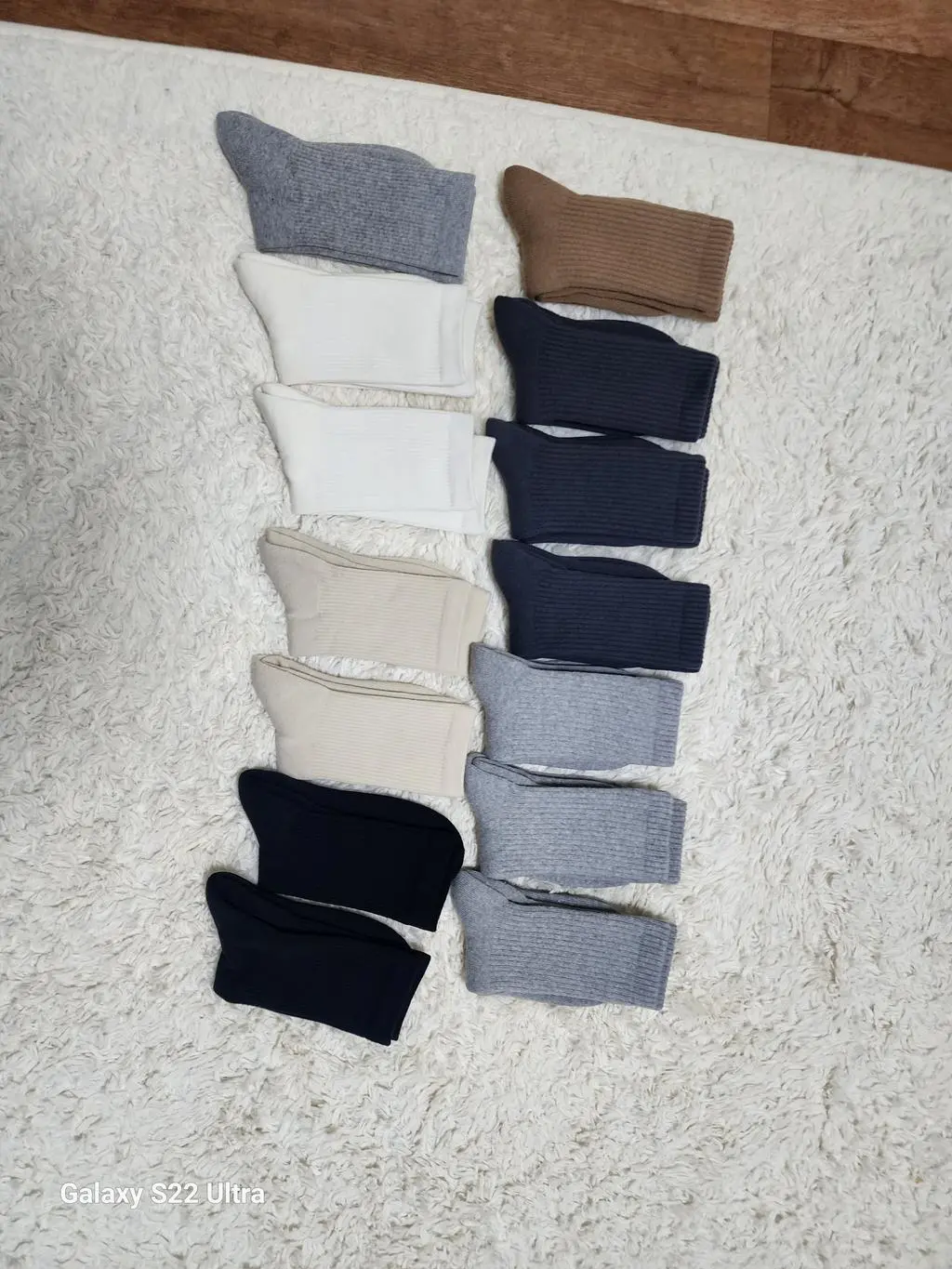 올겨울은  기모양말로  다 바꾸었어요  폭신하고  너무 편해요  색상별로  골라 신을 수