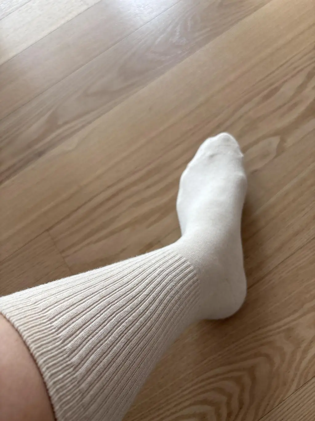 밑바닥은 살짝 폭신하고 목부분은 짱짱하니 흘러 내리지 않아요
