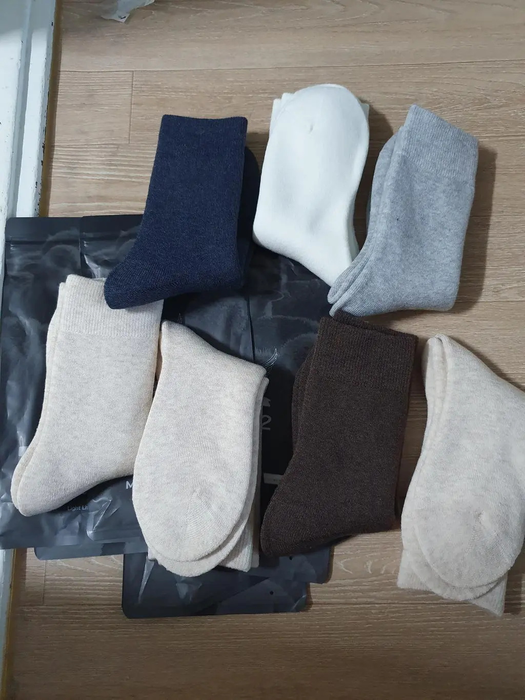 울소재인데깜짝놀랄만큼 부드러위요 다른 울양말은 건조하고 까슬거리지만 이양말은 부