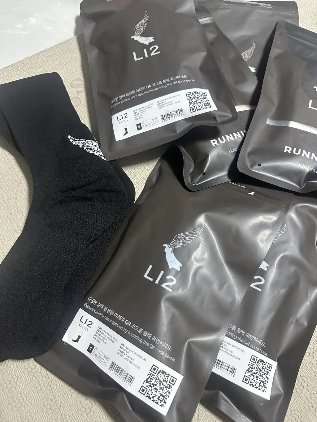 색깔이 다양해서 좋네요 달릴때 도움되기를