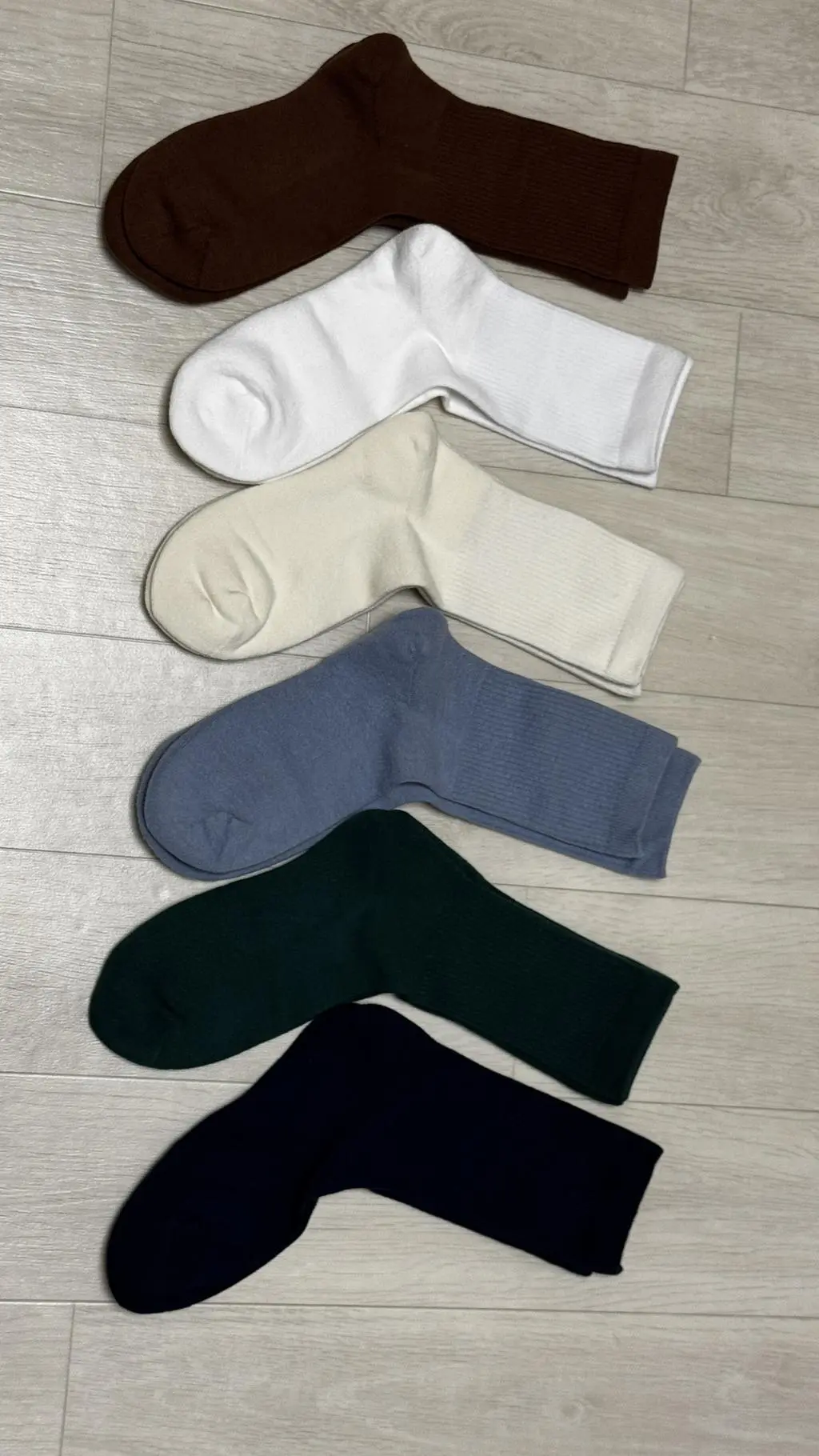 신자마자 착용감이 만족스러워요! 밴딩도 조이지 않으면서 탄탄해서 마음에 들어요. 