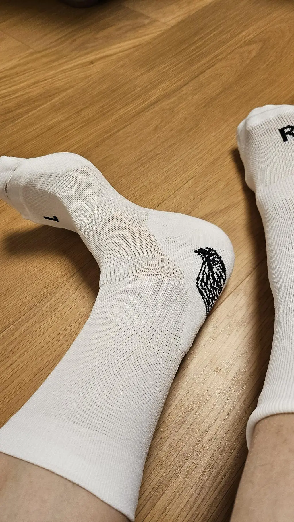 쿠션감도 좋고 발목에 착 감기는게 좋으네요
