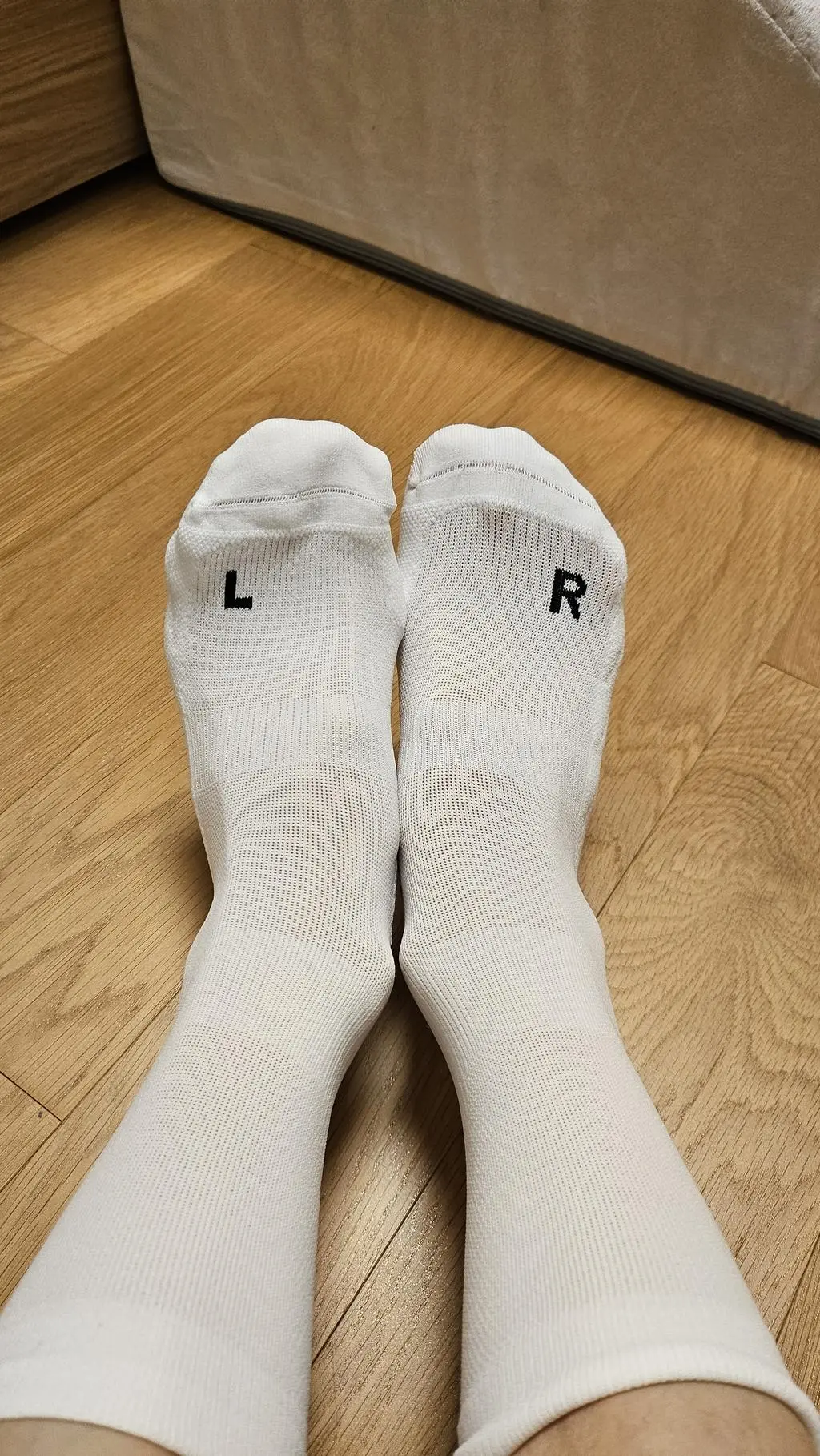 쿠션감도 좋고 발목에 착 감기는게 좋으네요
