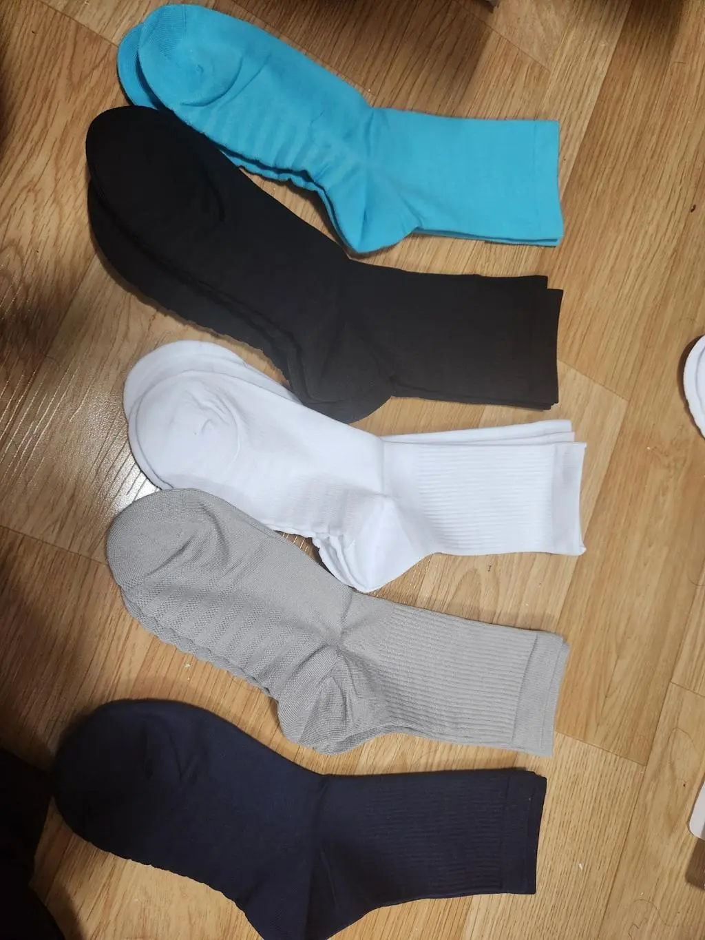 사이즈도 잘 맞고 편하네요. 잘 신겠습니다.