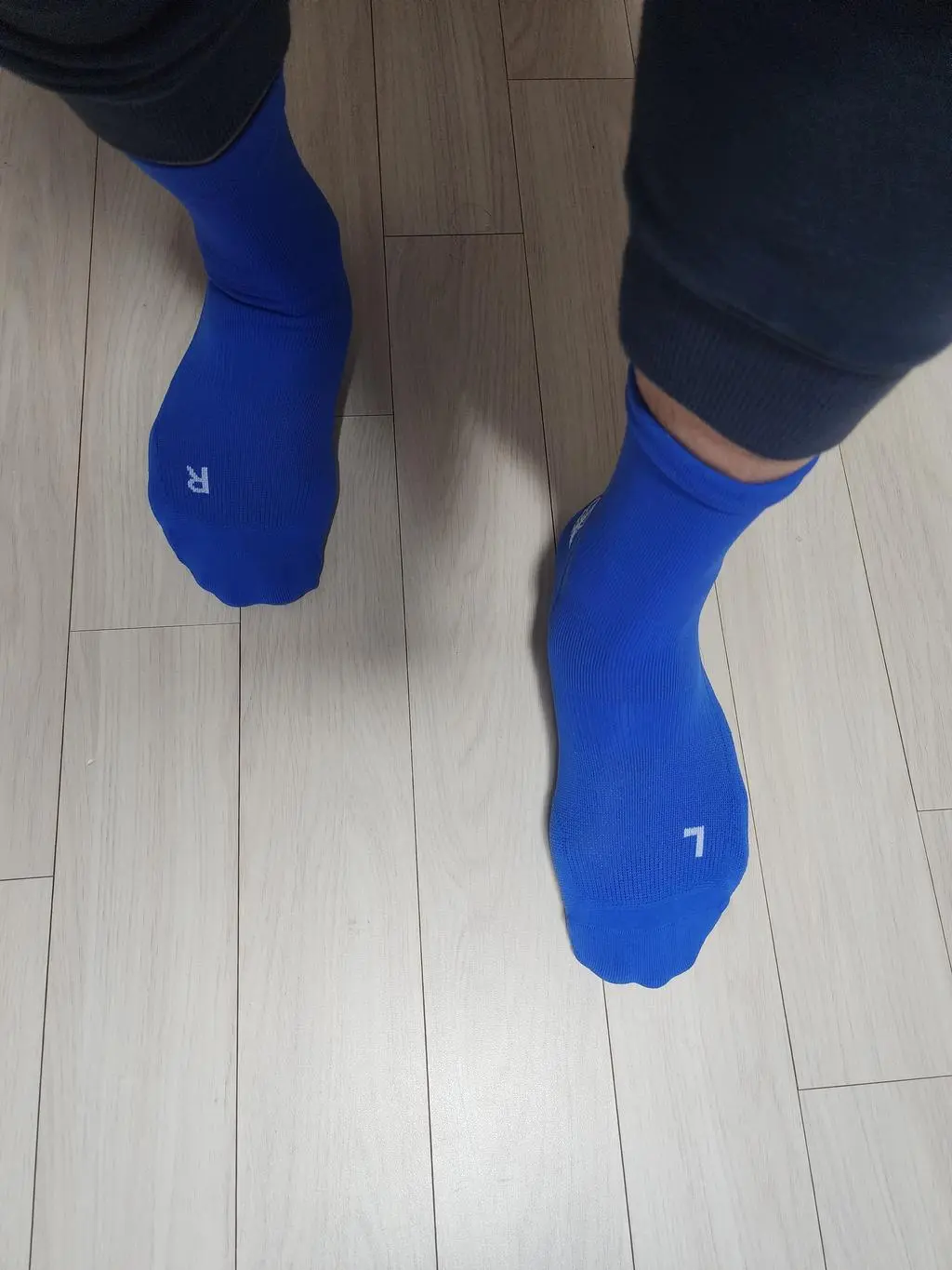 색상과 착용감이 좋고 장시간 운동 후에도 쾌적한 느낌입니다.