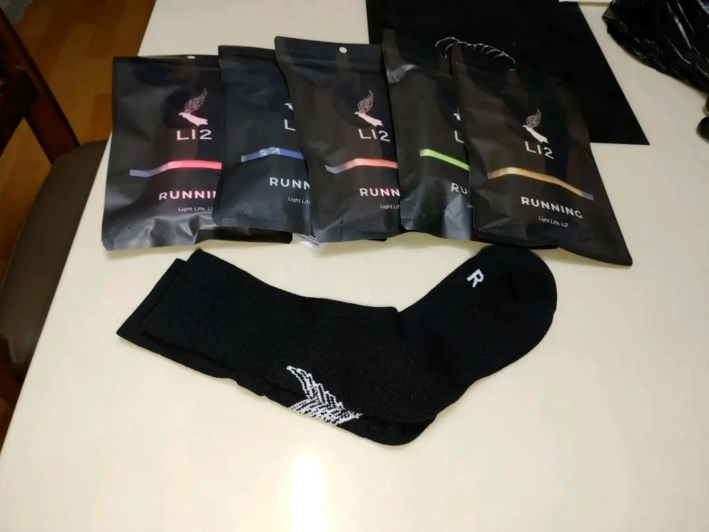 선물용으로 샀는데 뛸때 발바닥도 편하고 좋다고하네요^^