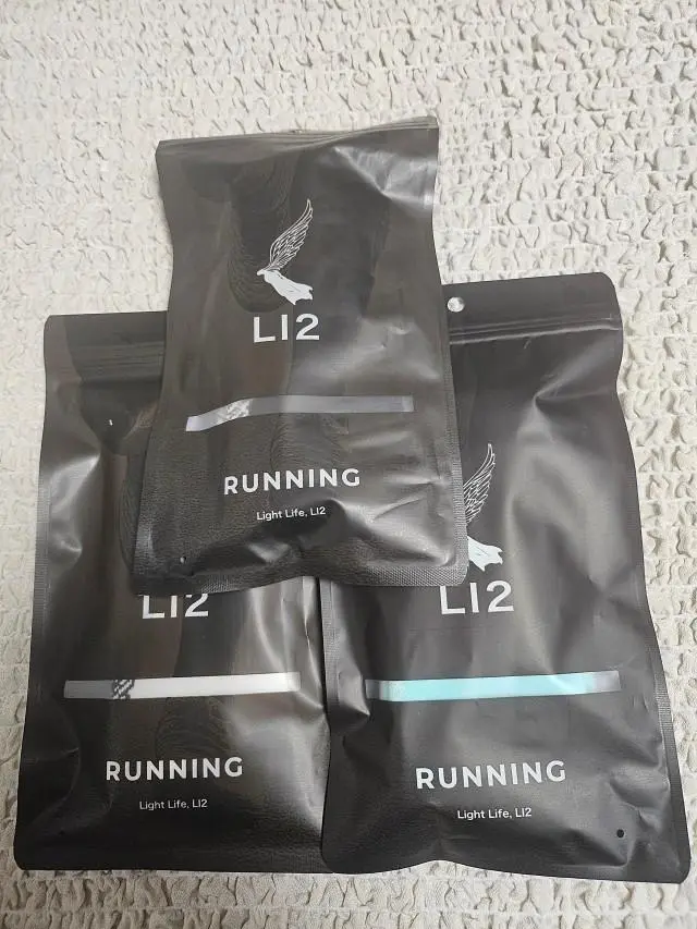이럴수가 당일오전에 주문 했는데 당일 밤에 배송 완료 완전 빠르네요~ 러닝할때 잘 신