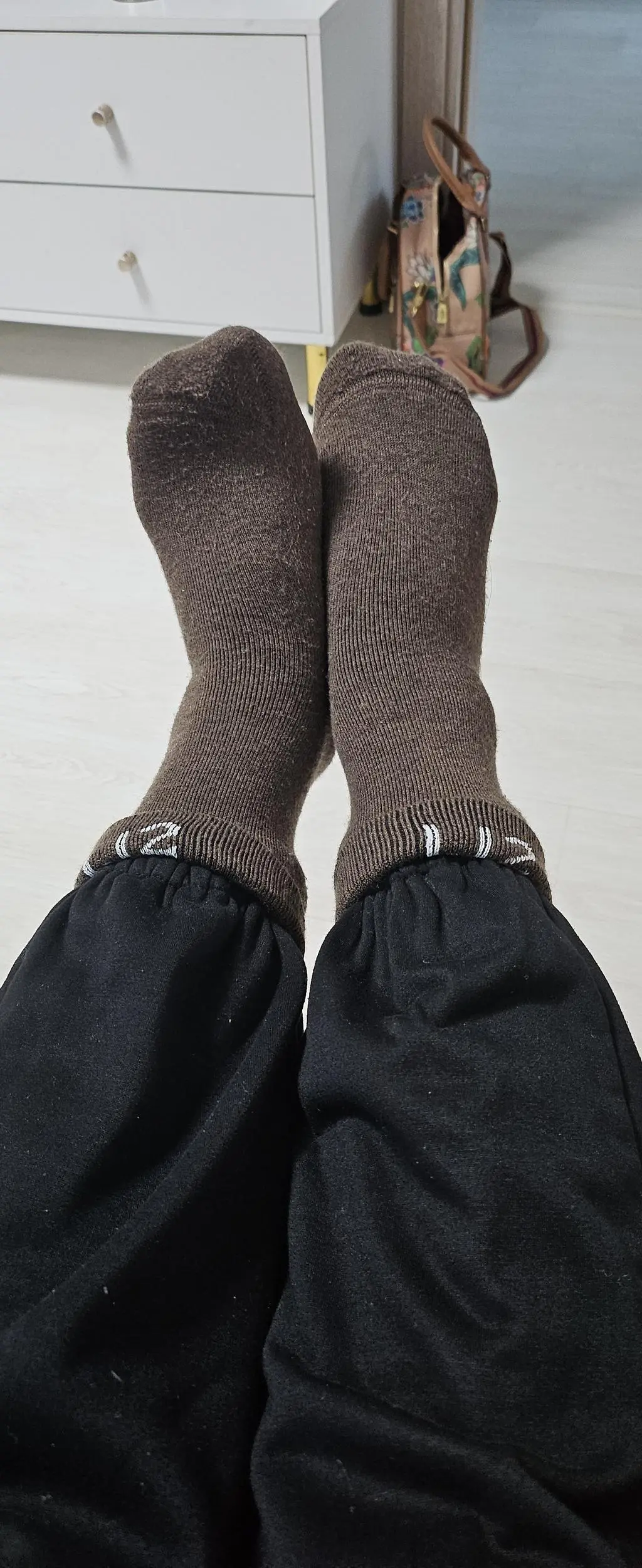 최고의 양말이라 생각하오~~~~한번은없고. 신어보면 헤어날수 없는듯