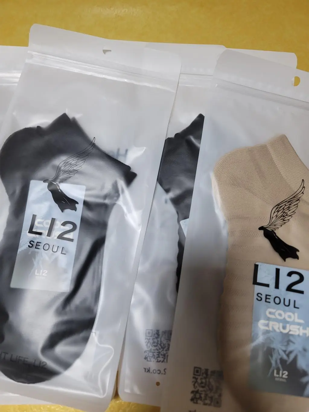 이 양말은 지금은 못 신을꺼 같고 봄이나 여름즈음에 
