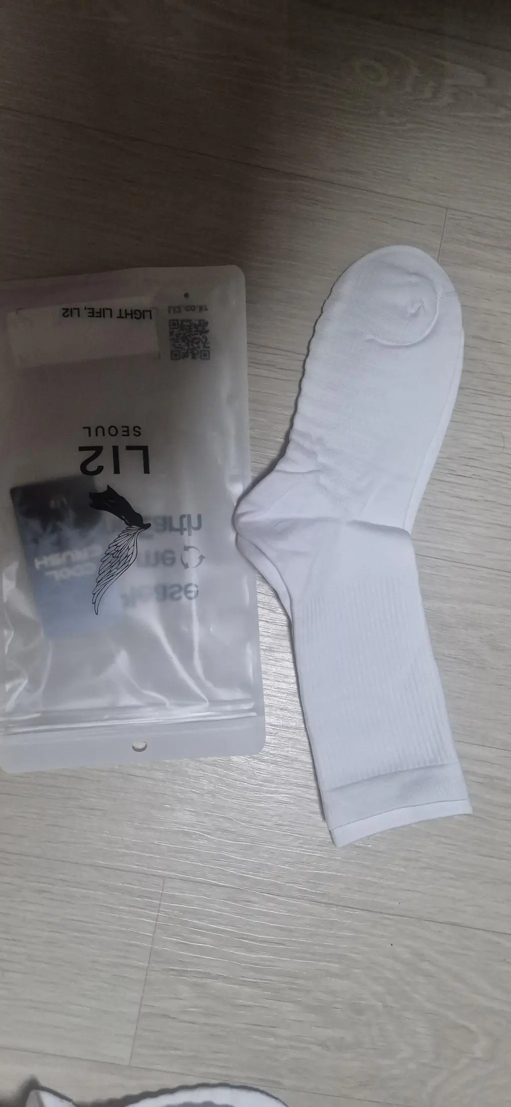 흰색이 이쁘네요.
