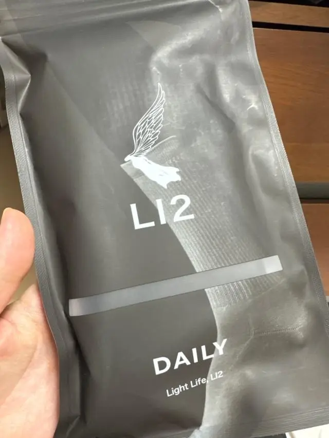 발바닥이 약간 푹신한게 편하고 좋네요 짱짱해요^^ 남편꺼는 더 큰거 사도 됐을거 같아