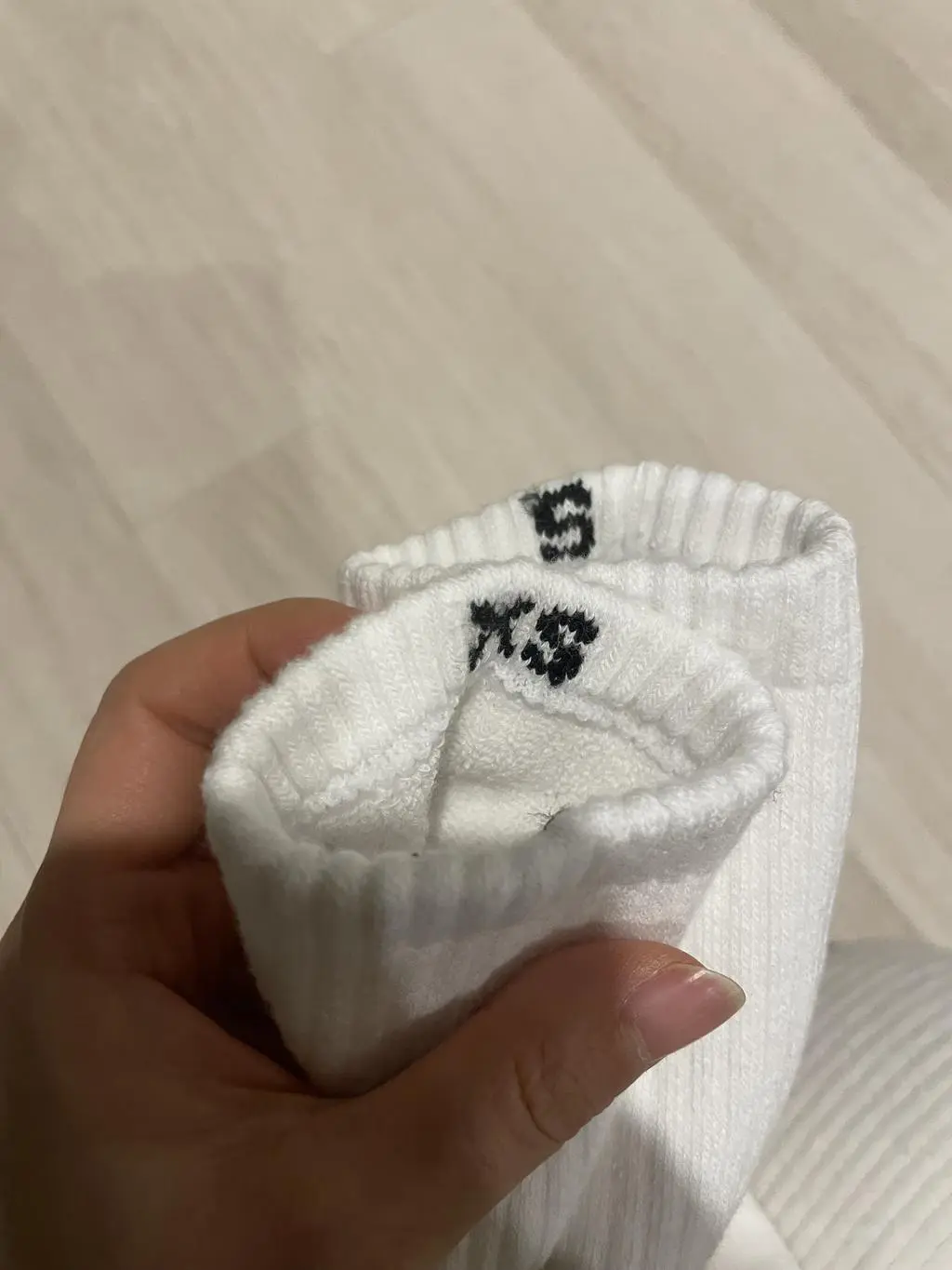 폭신폭신해서 오래 걸을 때 발 안아프고 좋아요.
